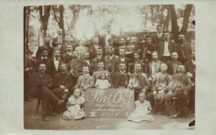 1907 Budapest IX. Angyal utca 19. Fort Oszkár és Társa bádogos, légszesz, vízvezeték és fűtésberendező gyár, 'kizárt munkások' csoportképe (táblán olvasható). photo