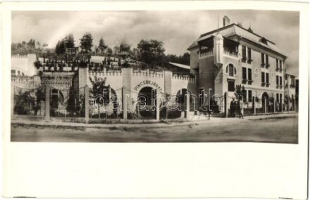 Miskolc, M. kir. Állami közpince, pince bejárata, hordók. Foto Rosenblatt