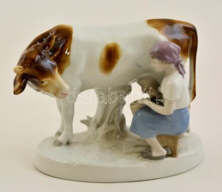 Német porcelán tehénfejő lány, kézzel festett, jelzett, apró kopásokkal, m: 13,5 cm