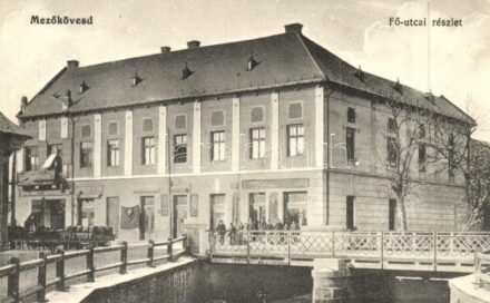 Mezőkövesd, Fő utca, Hangya szövetkezet épülete, üzletek. Körmendy István kiadása