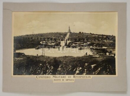 cca 1920 Redipuglia, olasz katonai temetőről készült nagyméretű fotónyomat paszpartuban / cca 1920 Italy, Redipuglia, Italian military cemetary. Large photo print in paspartu. 57x35 cm