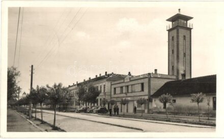 1941 Újverbász, Verbász, Novi Vrbas; Tűzoltó otthon. Garamszeghy Pál kiadása / firefighters' home, automobiles