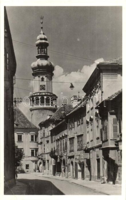 Sopron, Kolostor utca, Tűztorony, pékség, szén és tűzifa üzlet. Foto Diebold-Gruber (EK)