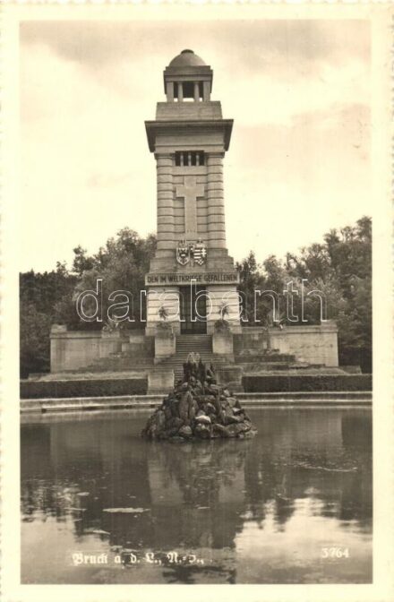 Lajtabruck, Bruck an der Leitha; Hősi halottak emlékműve címerekkel / Den im Weltkriege Gefallenen / heroes monument with coat of arms