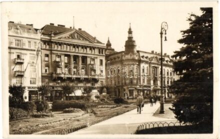 Kolozsvár, Cluj; Mátyás király tér, New York szálloda és étterem, Jakab üzlete, Első Erdélyi Általános Biztosító Rt. fiókja / square, Hotel Restaurant New York, First Transylvanian General Insurance company