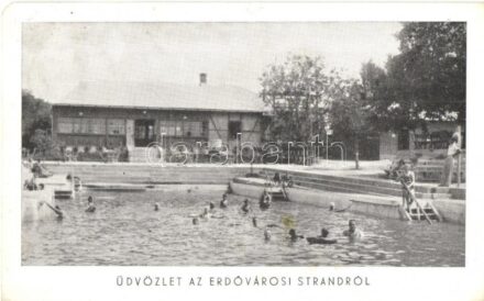 Erdőváros (Erdőkertes), strand, fürdőzők. Özv. Farkas Károlyné trafikos kiadása, Fekete fényképész felvétele (kis sarokhiány / small corner shortage)