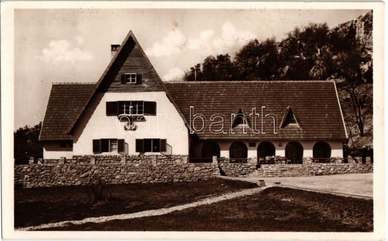 Aggtelek, Aggteleki-cseppkőbarlang; Aggteleki turistaszálló és barlang bejárat. Kessler Hubert dr. felvétele (EK)