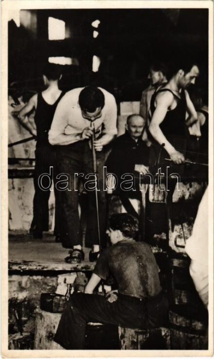 Parád, Parádi Üveggyár, üvegfúvás, belső munkásokkal