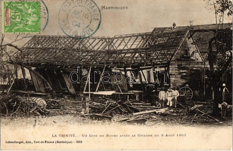 1903 La Trinité, Un coin du bourg apres le cyclone du 8 Aout / A corner of the village after the cyclon, ruins