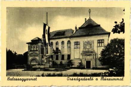 Balassagyarmat, Országzászló a Múzeummal