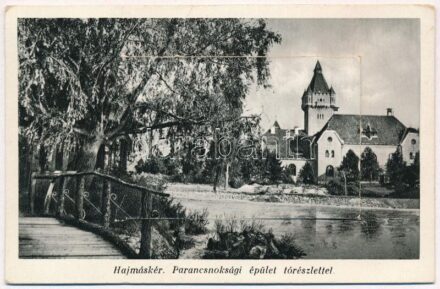 Hajmáskér, Parancsnoksági épület. leporellólap, belül a tábor épületeivel, Római katolikus templommal és hősök emlékművével