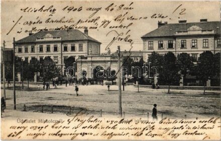 1905 Miskolc, Rudolf laktanya, katonák