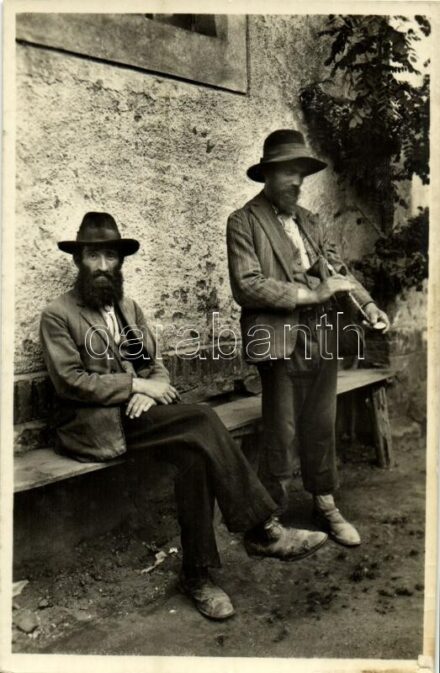 Kárpátaljai zsidó koldusok / Podkarpatska Rus. Zidovstí zebráci / Transcarpathian Jewish beggars. Judaica (fl)