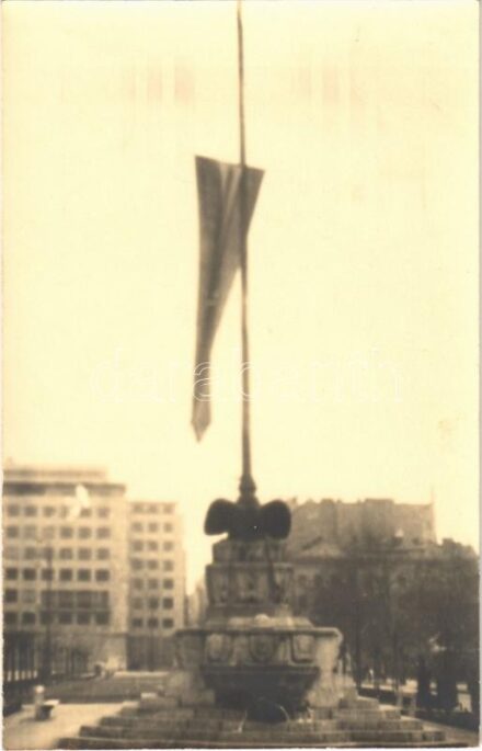 Budapest V. Szabadság tér, országzászló. photo