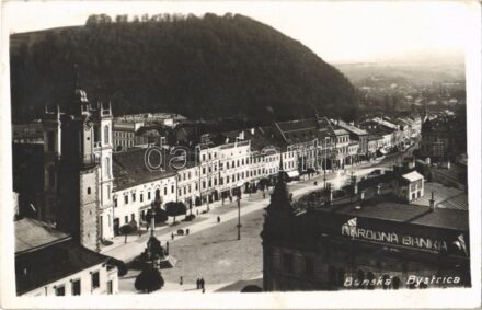 Besztercebánya, Banská Bystrica; tér, Nemzeti Bank, Desider Steiner, Tóth, Alois Fischer, Steiner és Löwy és Látky üzlete / square, shops, bank
