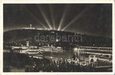 Budapest, XXXIV. Nemzetközi Eucharisztikus Kongresszus, esti hajófelvonulás a Dunán