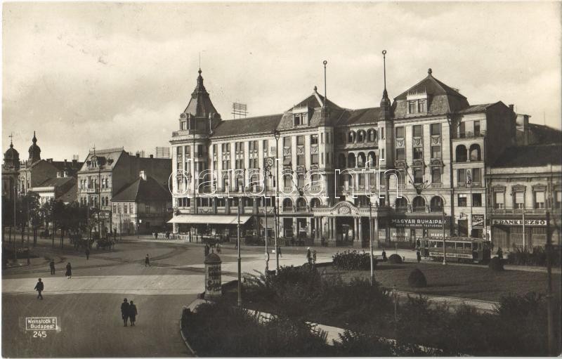 1930 Debrecen, Hotel Arany Bika nagyszálloda, Frank Rezső, Kovács Gyula, Garai és Gelber Testvérek 'Magyar Ruhaipar' üzlete, DHV 15-ös számú villamosa Dreher Maul reklámmal, hirdetőoszlop
