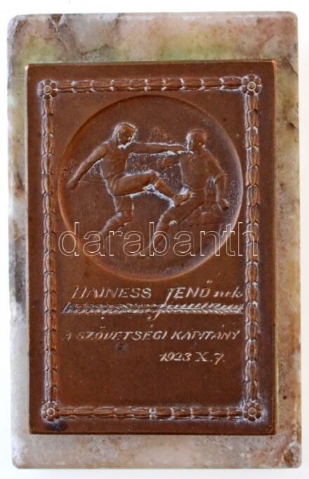 1923. 'HAINESS JENŐNEK - A SZÖVETSÉGI KAPITÁNY 1923.X.7.' Br labdarúgó sport emlékplakett márványtalapzaton (48x74x19mm) T:1-,2