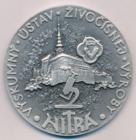 Szlovákia 1996. 'Nitra Research Institute of Animal Production / Nitra Vyskumny Ustav Zivocisnej Vyroby (Nyitrai Állattenyésztő Kutató Intézet)', jelzetlen Ag. emlékérem eredeti tokban (84.71g/60mm) T:1