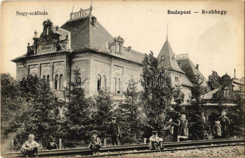 Budapest XII. Svábhegy, Nagy szálloda, gyógyszertár, síneken ülő gyerekek