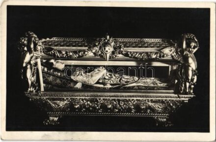 1934 L'urna col corpo di S. Giovanni Bosco collocata nel Santuario di Maria Ausiliatrice in Torino / The urn with the body of St. John Bosco in Turin (Rb)