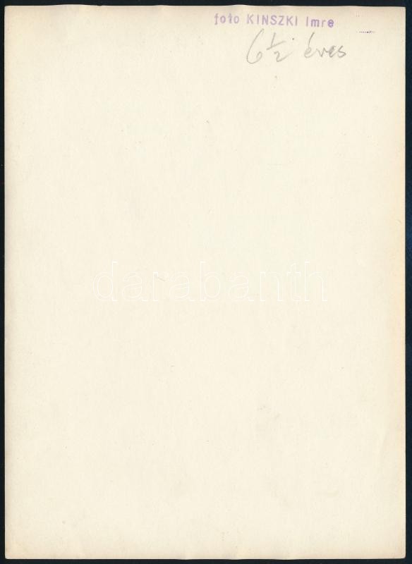 cca 1934 Kinszki Imre (1901-1945) budapesti fotóművész hagyatékából, pecséttel jelzett, a szerző által feliratozott, vintage fotó (Kinszki Gáborka hat és fél éves), 18x13 cm - Image 2