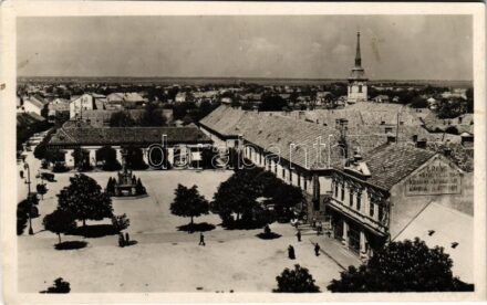 1944 Érsekújvár, Nové Zámky; tér, Kurzweil Gáspár, Lövy Herman és Weiss Kornél üzlete, Grand Hotel szálloda, kávéház és étterem / square, shops, hotel, cafe and restaurant