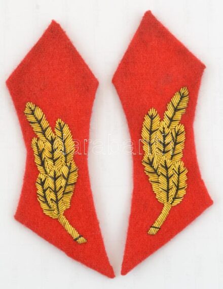 Aranyszállal hímzett nemzetőr tábornoki díszítmény, posztóköpeny hajtókájára, 1 pár, jó állapotban, h: 12 cm