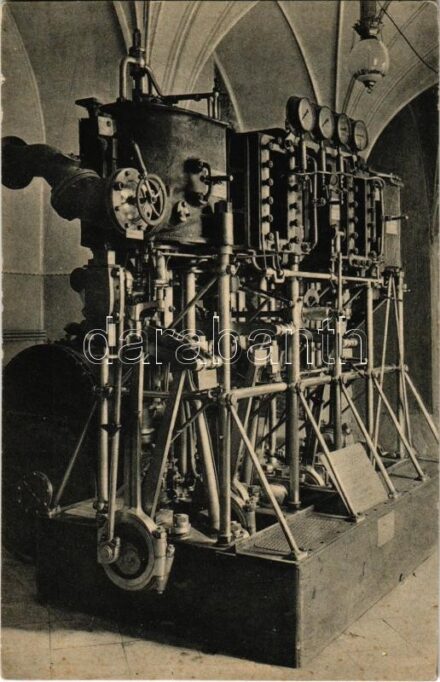 Deutsches Museum München, Original der Dreifach-Expansionsmachine des Torpedobootes S1. Kaiserliche Marine / German Imperial Navy, Original of the triple expansion machine of the torpedo boat (RB)
