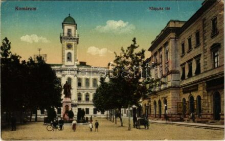 Komárom, Komárno; Klapka tér, könyvnyomda, üzlet, kerékpár. Vasúti Levelezőlapárusítás 4. sz. - 1916. / square, printing house, shops, bicycle