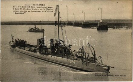 St. Nazaire, Le Torpi leur 268 dans l'avant-port, ayant a bord M. Baudin, Ministre de la Marine, venant assister au lancement du Cuirasse 'Lorraine' / French Navy torpedo boat