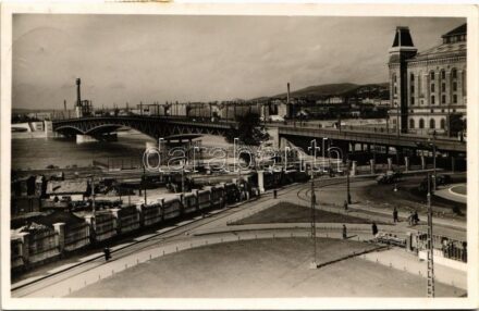 1928 Budapest IX. Boráros tér, Horthy Miklós híd (Petőfi híd), Elevátor ház, gyalogos átjáróhíd a vasúti sínek felett
