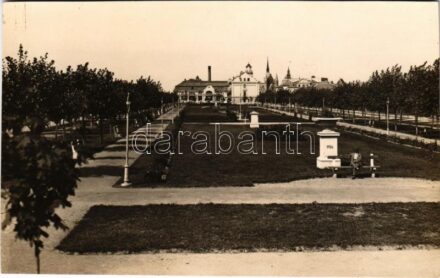 Szolnok, Park, Hotel Tisza szálloda. Bánó Ernő photo