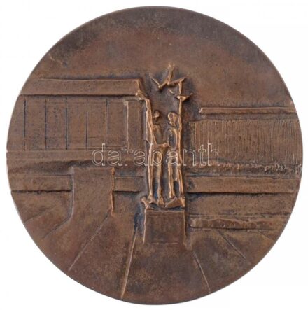Kiss Sándor (1925-1999) DN 'Salgótarján Város Tanácsától' Br plakett eredeti tokban (96mm) T:2