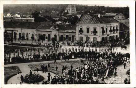 1940 Zilah, Zalau; bevonulás, magyar zászlók / entry of the Hungarian troops, Hungarian flags + '1940 Zilah visszatért' So. Stpl. (fl)