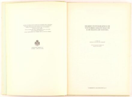 Michele Falzone Del Barbaró (szerk.): Diario fotografico di Vittorio Emanuele III e di Elena di Savola. H.n., é.n., Umberto Allemandi & C. Kiadói papír kötésben, olasz nyelven.