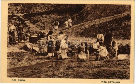 Am Bache, Ansichten und Volkstypen vom Dniestrgebiet. Phot. Dr. Kollaritsch / Ukrainian folklore from the Dniester region, washingwomen