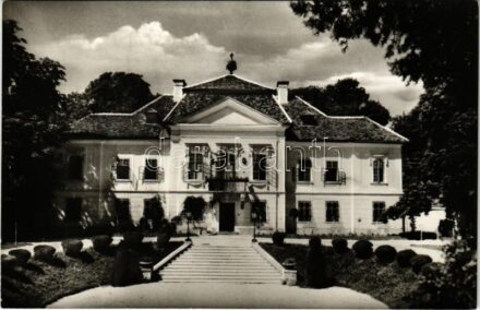 Noszvaj, K.Sz.K.B.I. üdülő (De La Motte kastély). Képzőművészeti Alap Kiadóvállalat