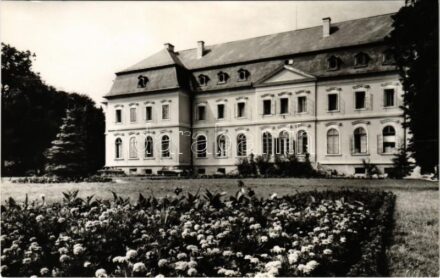 Szilvásvárad, SZOT üdülő (Pallaviciny kastély). Képzőművészeti Alap Kiadóvállalat