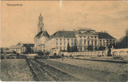 Herzogenburg, Platz, Stift / square