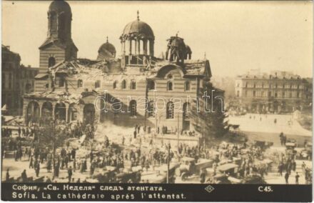 Sofia, La cathedrale apres l'attentat / cathedral after the attack, soldiers, ruins