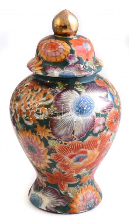 Virágmintás porcelán urnaváza, kézzel festett, kopásnyomokkal, sérült, m: 22 cm