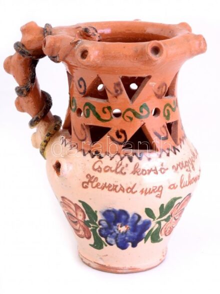 Csalikancsó. Feliratos, mázas kerámia, kézzel festett, jelzett, sérülésekkel 21 cm