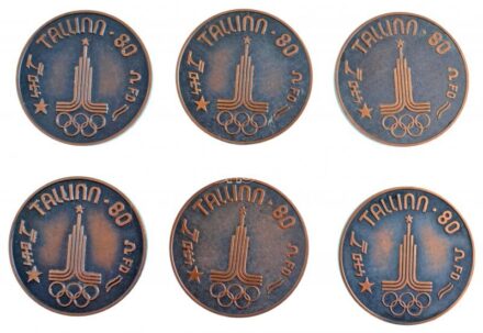 Szovjetunió 1980. 'Tallin 80' vitorlássport olimpiai Br emlékérem (6xklf), hátlapon az olimpiai versenyszámok típusai: 'STAR', 'TORNADO', 'FINN', '470', 'FLYING DUTCHMAN' és 'SOLING' műanyag/fa dísztokban (52mm) T:1 egyik tok