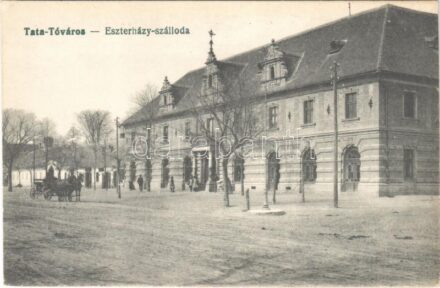 Tata-Tóváros, Tatatóváros; Eszterházy szálloda és étterem, lovas hintó