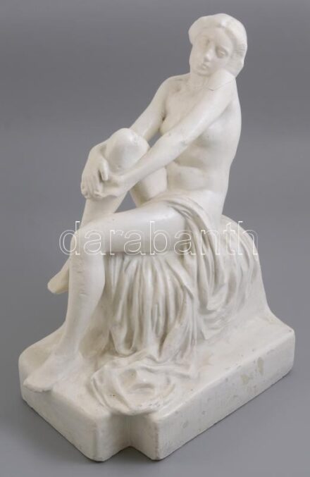 Ülő akt. XIX. sz. vége, jelzés nélkül. nagy méretű gipsz szobor. Ragasztott fejjel. m: 43 cm