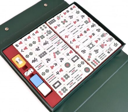 Kínai Mah-Jong készlet. Exkluzív, nagy méretű porclán őrlemény figurák. Kompletten / Chinese Mah-Jong large game set in original box 35x27 cm