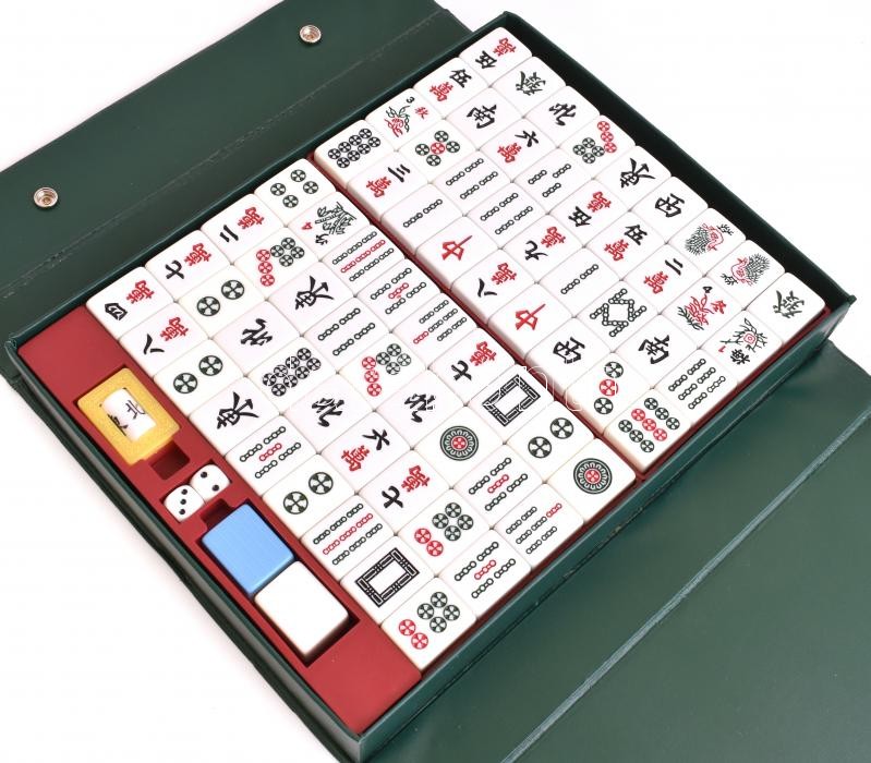 Kínai Mah-Jong készlet. Exkluzív, nagy méretű porclán őrlemény figurák. Kompletten / Chinese Mah-Jong large game set in original box 35x27 cm