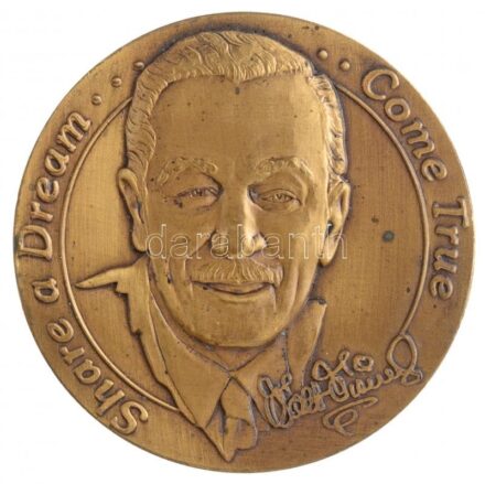 Amerikai Egyesült Államok 2001. 'Walt Disney / 100 éves a varázslat' Br emlékérem sérült, eredeti tokban (64mm) T:1- / USA 2001. 'Walt Disney / 100 Years of Magic' Br commemorative medallion in slightly damaged, original case (64mm) C:AU