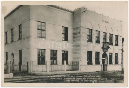 Munkács, Mukacheve, Mukachevo, Mukacevo; zsidó árvaház és tanoncotthon. Judaika, Heinrich Schönfeld / Sirocinsky domov zidovskych ucnu / Jewish orphanage and apprentice boarding school. Judaica